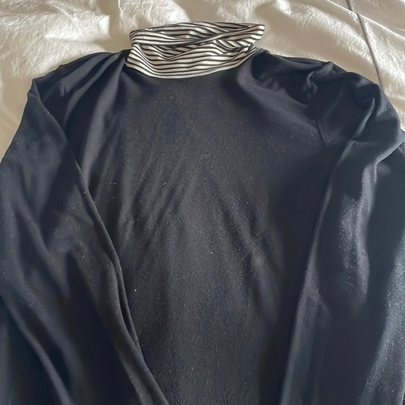 Black turtleneck sweater - Picture 1 of 3